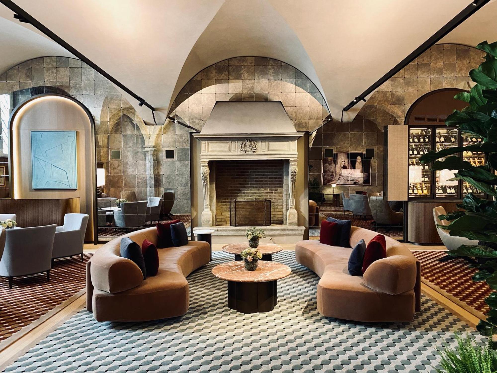 Four Seasons Milan à Milan — chauffeur privé Transfer by Cab
