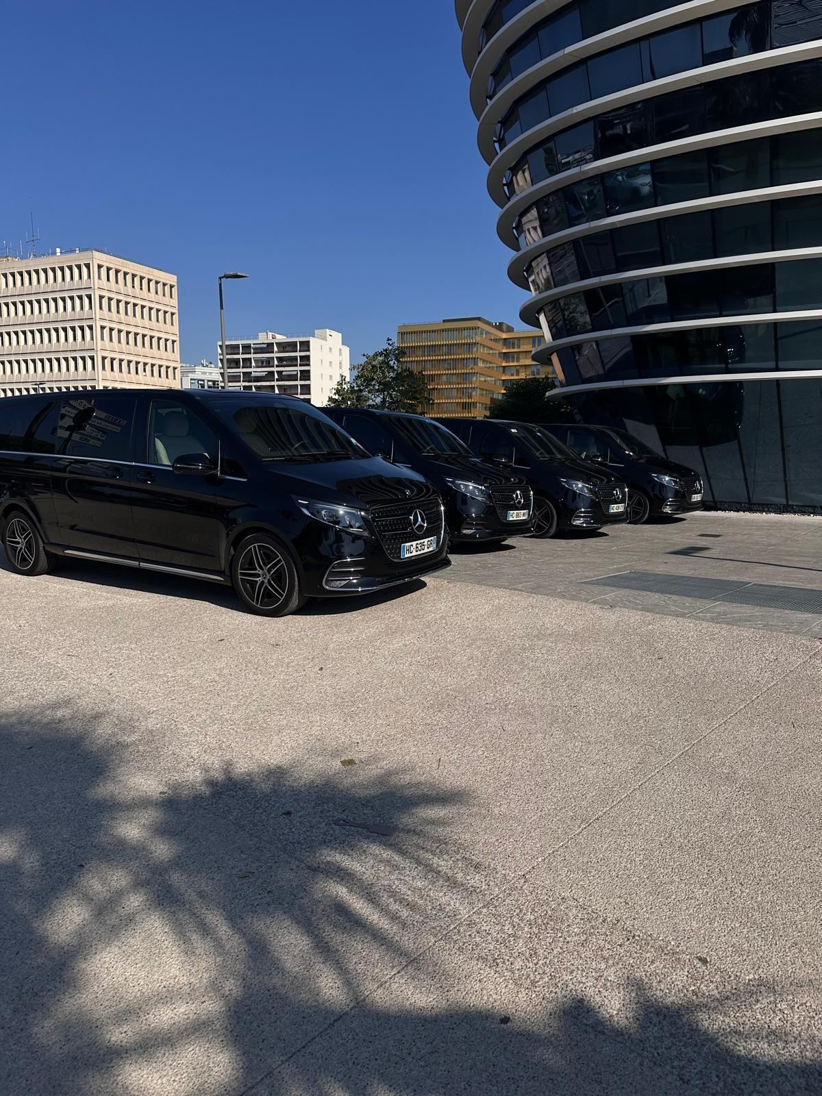 Transport entreprise VIP - Flotte de Mercedes Classe V noires pour séminaires, déplacements professionnels et roadshows - Transfer by Cab